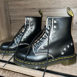Doc martens size 6 in women. Never worn. No box